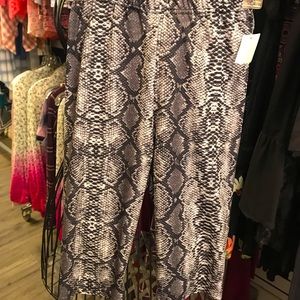 Biker shorts snake pattern